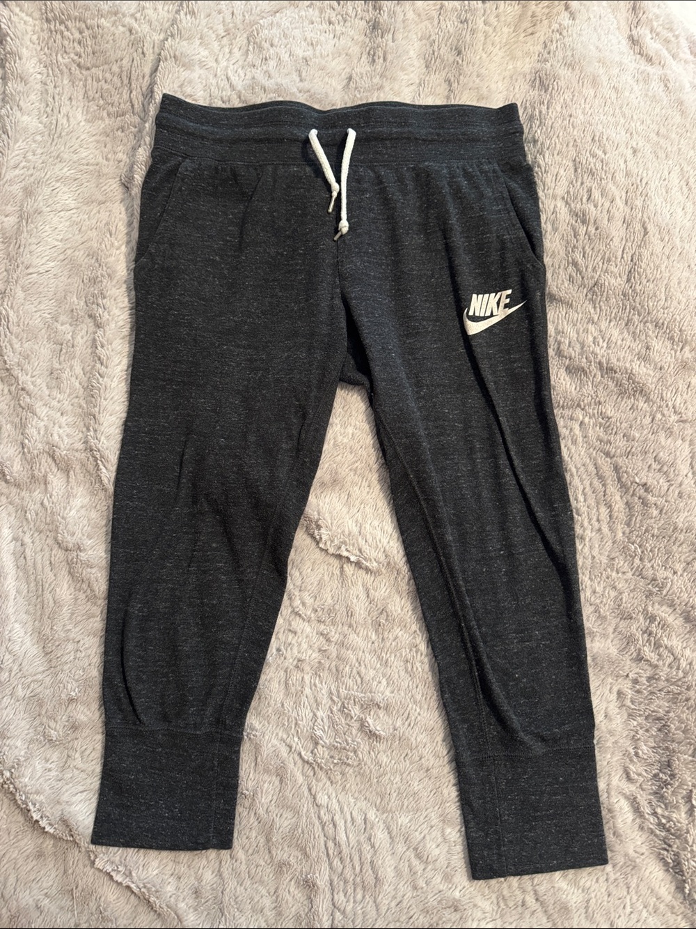 Nike Womens capri Bottoms with Drawstring